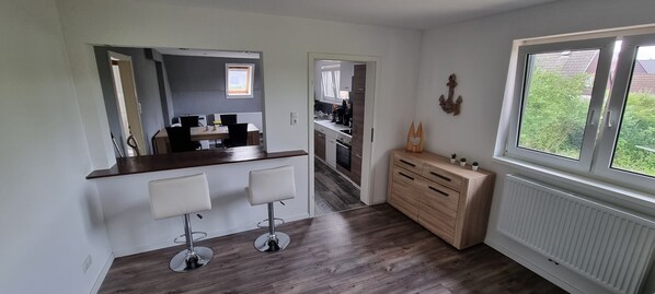 Private kitchen - Gemütliche 3 Zimmer Ferienwohnung in Jever mit 70qm (Jever)