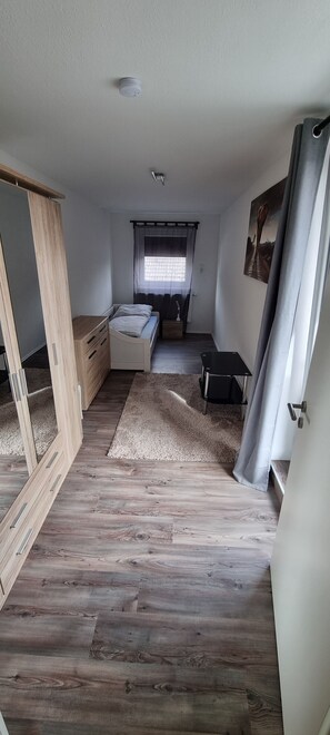 2 bedrooms, free WiFi, bed sheets - Gemütliche 3 Zimmer Ferienwohnung in Jever mit 70qm (Jever)