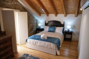 3 bedrooms, iron/ironing board, travel crib, free WiFi - Aldeia da Quinta do Paço- Casa do Varandão (São Salvador do Campo)