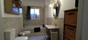 Whirlpool, Haartrockner, Bidet, Handtücher