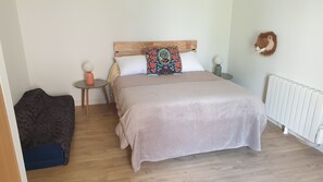 2 habitaciones, tabla de planchar con plancha, wifi y ropa de cama 