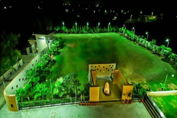 Fachada de la propiedad