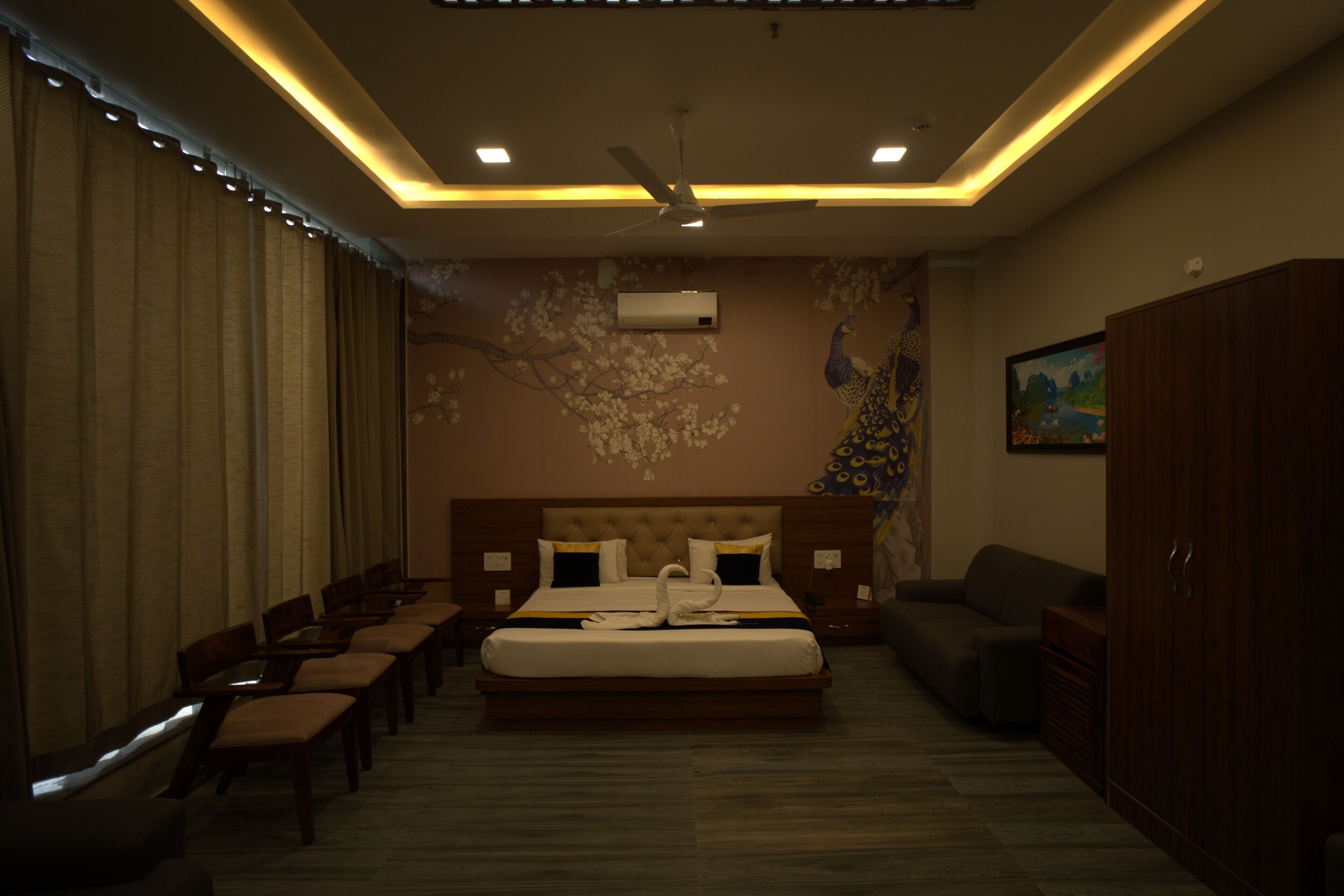 Vinn Suite | Blackout drapes, soundproofing, free WiFi