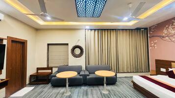 Studio Suite | Tirai kedap cahaya, kedap suara, dan Wi-Fi gratis