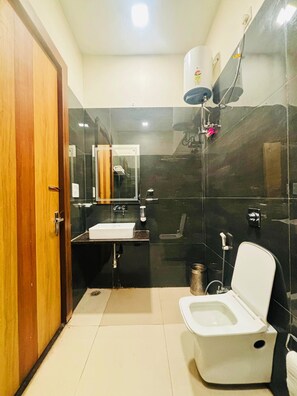 Vinn Suite | Bathroom - Vinn Amar Vilas by Vesta (Bharatpur)