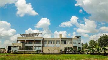 Bagian depan properti