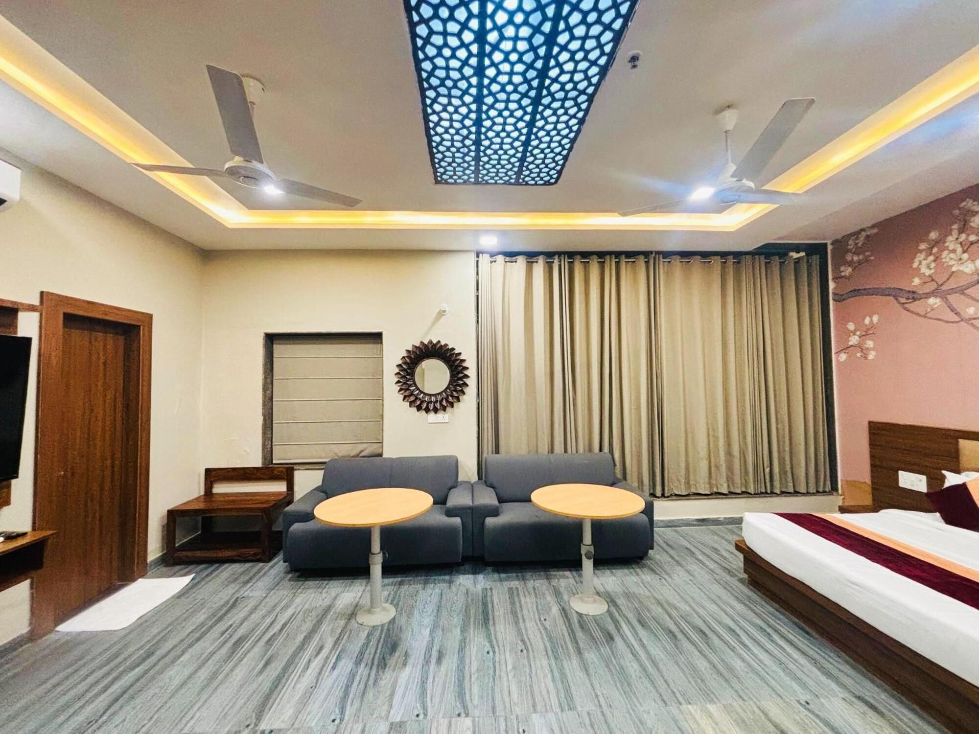Suite Room | Living area