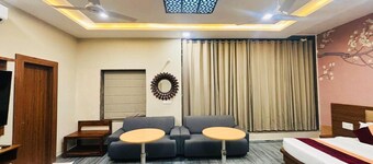 Amarvilas Hotel & Resort