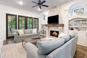 Smart TV, books, stereo