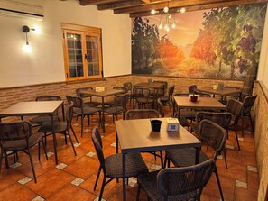 Bar (on property) - Hostal El Descanso del Emperador (Jarandilla de la Vera)