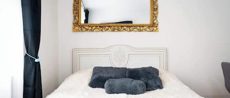 3 chambres, fer et planche à repasser, Wi-Fi, draps fournis