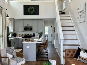 Fridge, microwave, oven, stovetop - Calm Waters at The Retreat at Water's Edge (Tracy City)