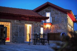 Outdoor dining - Aldeia da Quinta do Paço- Casa dos Namorados (São Salvador do Campo)