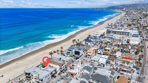 On the beach - Luxury Ground N Oceanfront Unit with Patio Lounge (San Diego)