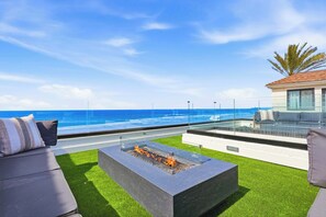 Unclassified image, 2 of 35, button