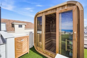 Unclassified image, 5 of 35, button