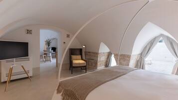 Superior suite, 1 kingsize bed | 1 slaapkamer, luxe beddengoed, donsdekens