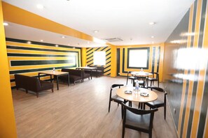 Double Room | Free WiFi - Noida Grand Sector 121 (Noida)