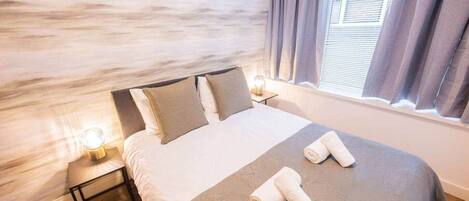 2 bedrooms, desk, iron/ironing board, WiFi