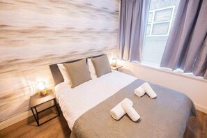 2 habitaciones, escritorio, tabla de planchar con plancha y wifi 