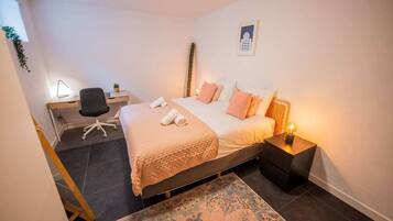 1 bedroom, desk, iron/ironing board, WiFi