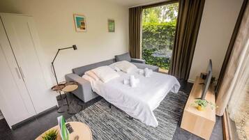 1 bedroom, desk, iron/ironing board, WiFi