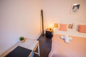 1 Schlafzimmer, Schreibtisch, Bügeleisen/Bügelbrett, WLAN