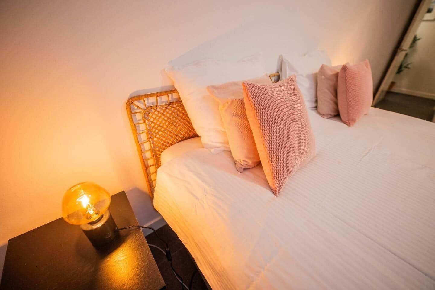 1 slaapkamer, een bureau, een strijkplank/strijkijzer, wifi