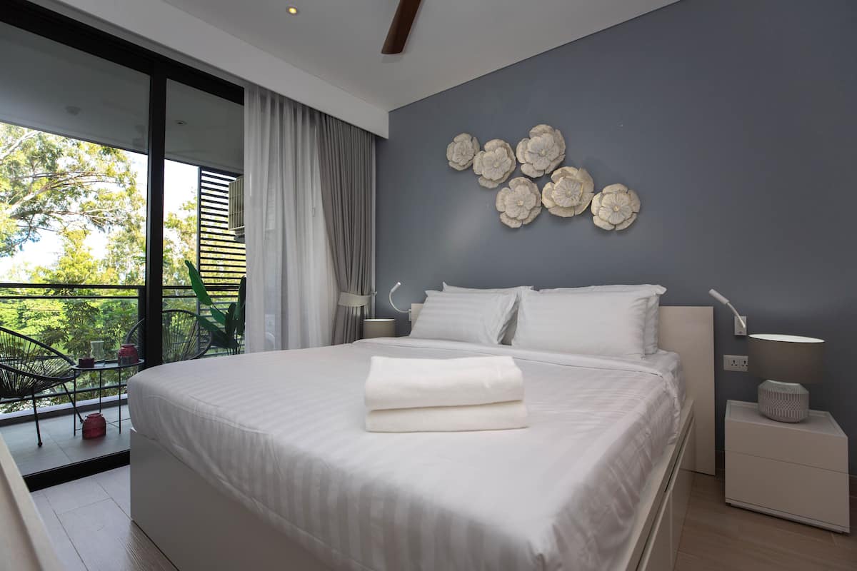 Departamento Confort, balcón, vista parcial al lago | 1 habitación y caja de seguridad en la habitación