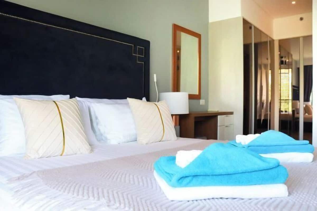 1 bedroom, in-room safe, individually decorated, individually furnished