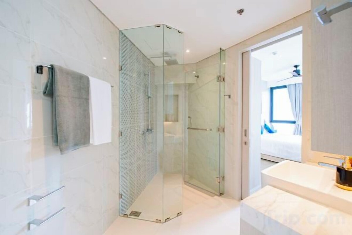 Bathroom | Shower, free toiletries, hair dryer, towels