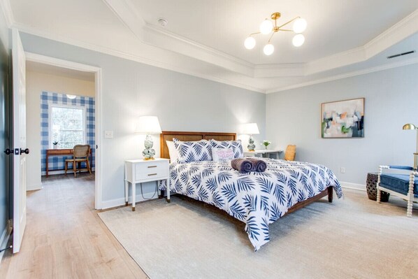 3 bedrooms, desk, iron/ironing board, travel crib