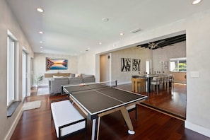 Game room - Waterfront Home with Pool, Private Dock, Kayak & SUP, Firepit, Fishing, Cornhole (Miami)