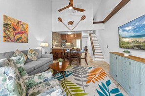 TV - Contemporary 2bd condo featuring elegant decor (Kihei)