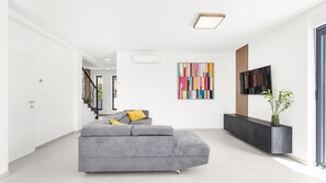 TV - Villa Casa Valero by Villas Guide (Novigrad)