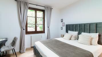 Apartment, Lake View (Agastache) | 1 bedroom, premium bedding, down comforters, iron/ironing board