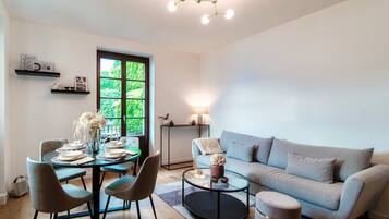 Apartment, Seeblick (Agastache) | Wohnbereich | 30-Zoll-Fernseher mit Digitalempfang