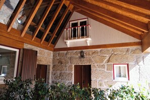 Exterior detail - Aldeia da Quinta do Paço- Casa do Curral (São Salvador do Campo)