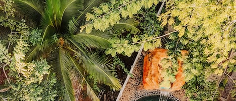 Hồ bơi ngoài trời, ghế dài tắm nắng