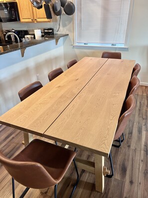 Dining - Best Location, lakefront, dockslip, family friendly, safe. (Oakland)