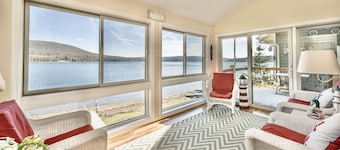 Best Location, lakefront, dockslip, family friendly, safe.