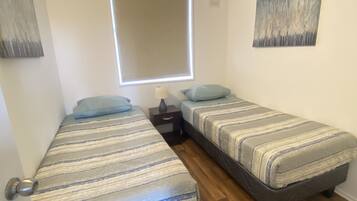 3 habitaciones, tabla de planchar con plancha y wifi gratis
