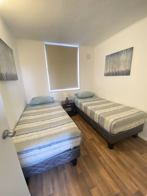 3 chambres, fer et planche à repasser, accès au Wi-Fi (inclus)