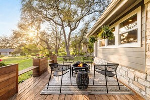 Outdoor dining - *Oasis* Lux 5BR Estate w/ Pool • Hot Tub • Movie (Austin)