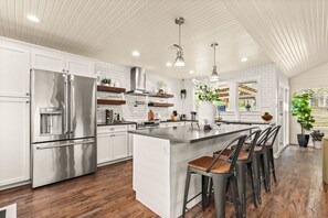 Fridge, microwave, oven, stovetop - *Oasis* Lux 5BR Estate w/ Pool • Hot Tub • Movie (Austin)