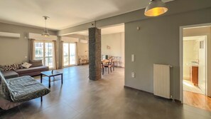 Appartement familial | 1 chambre, fer et planche à repasser, accès au Wi-Fi (inclus)