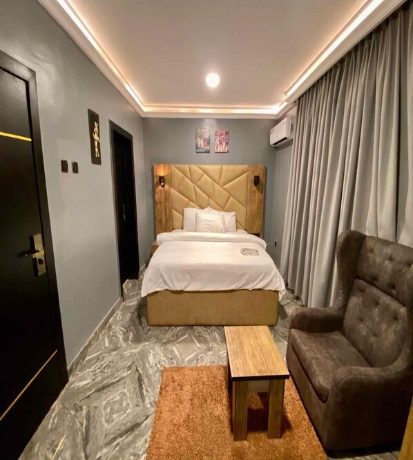 1 bedroom, individually decorated, individually furnished, desk