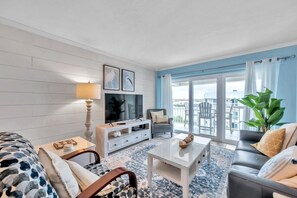 Smart TV - Intracoastal and Gulf of Mexico water views from this hideaway unit complete with heated pool, hot tub & home office (Indian Shores)