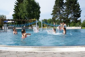 Een verwarmd zwembad