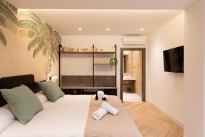 Design Suite | Egyptian cotton sheets, premium bedding, down duvets, minibar - Boutique Rooms Playa Burriana (Nerja)